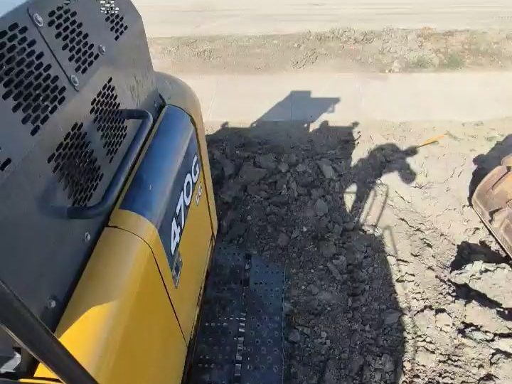 The Condition video of a John Deere 470G LC